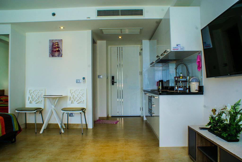 Avenue Residence & Suites Pattaya Central Екстериор снимка