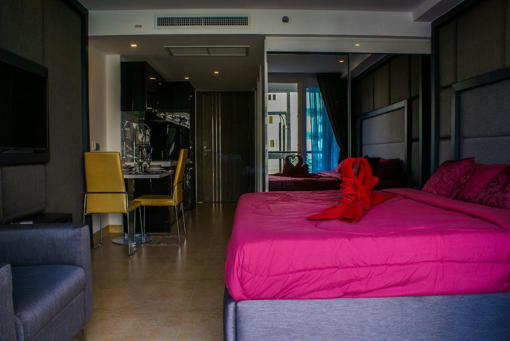 Avenue Residence & Suites Pattaya Central Екстериор снимка